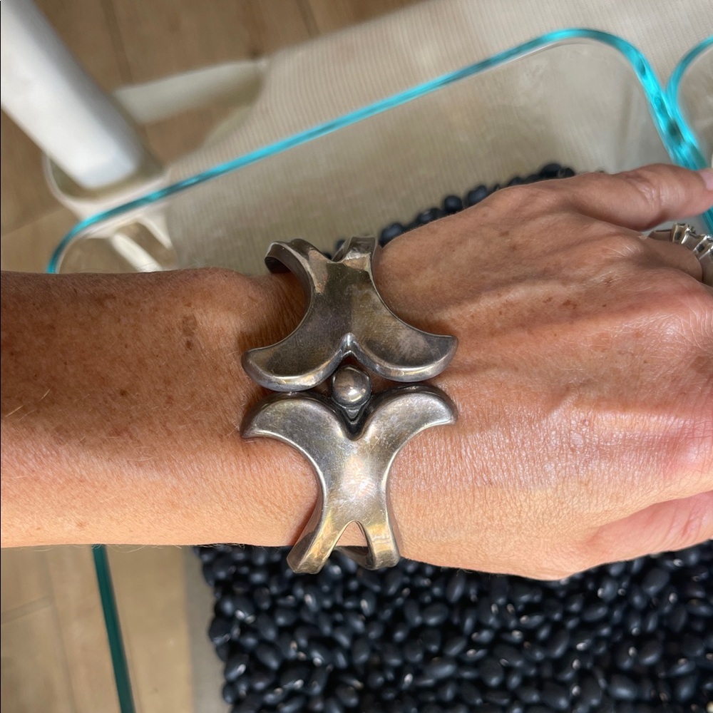 Vintage native American large  sterling Silver bracelet